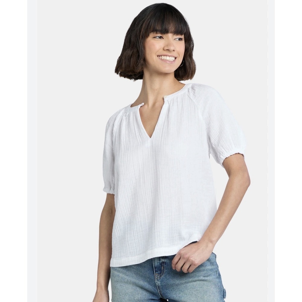 Time and Tru White V-Neck Short Sleeve Blouse